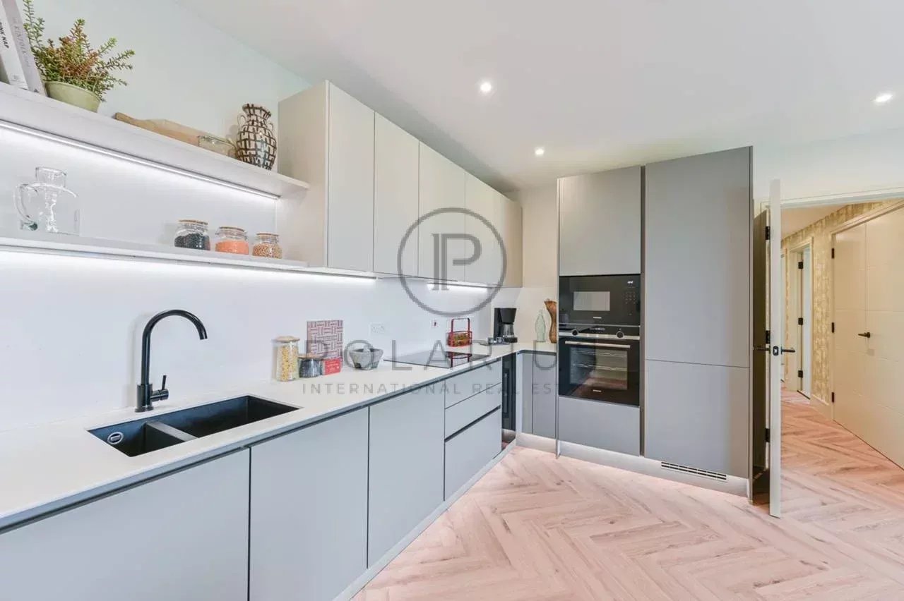 2 Bed, 1 Bath, ApartmentFor Sale, London, Greater London (city Of London)