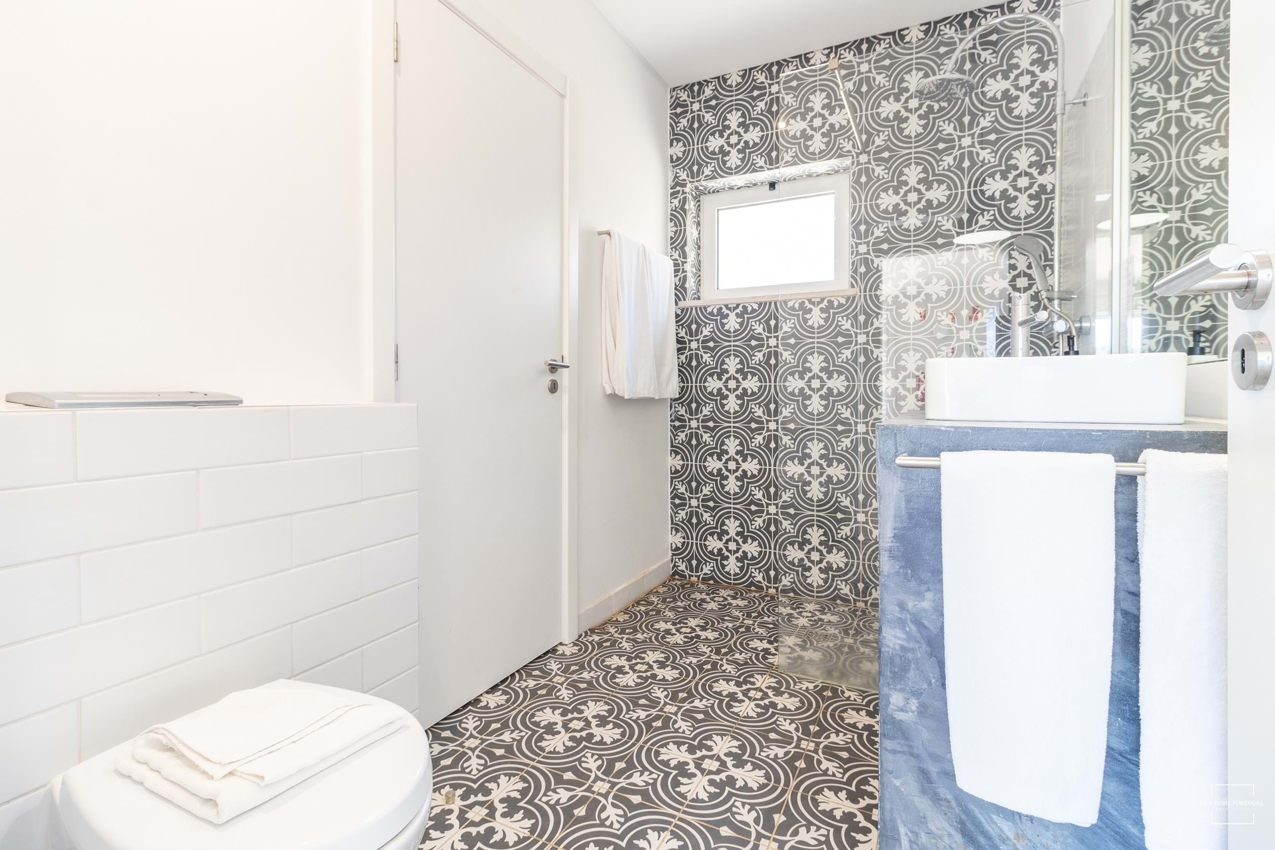 3 Bed, 2 Bath, HouseFor Sale, Lagoa, Faro, 8401-908