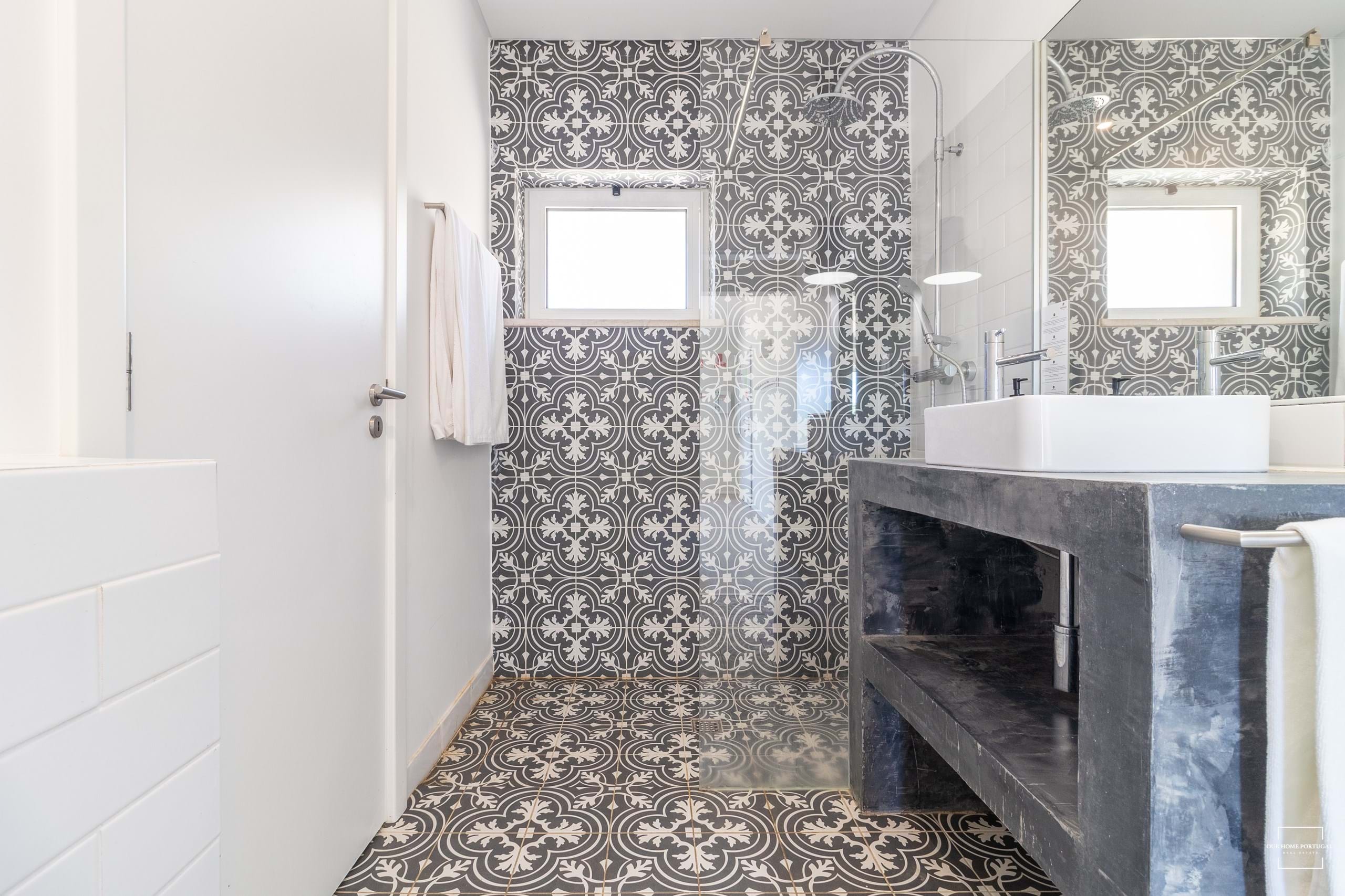 3 Bed, 2 Bath, HouseFor Sale, Lagoa, Faro, 8401-908