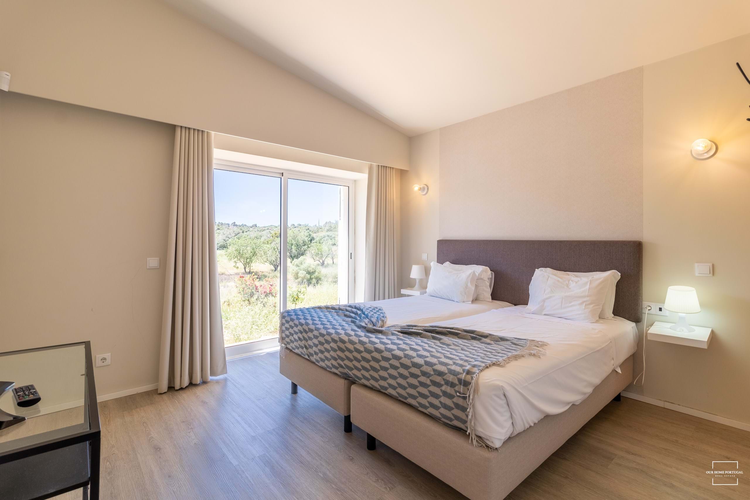 3 Bed, 2 Bath, HouseFor Sale, Lagoa, Faro, 8401-908