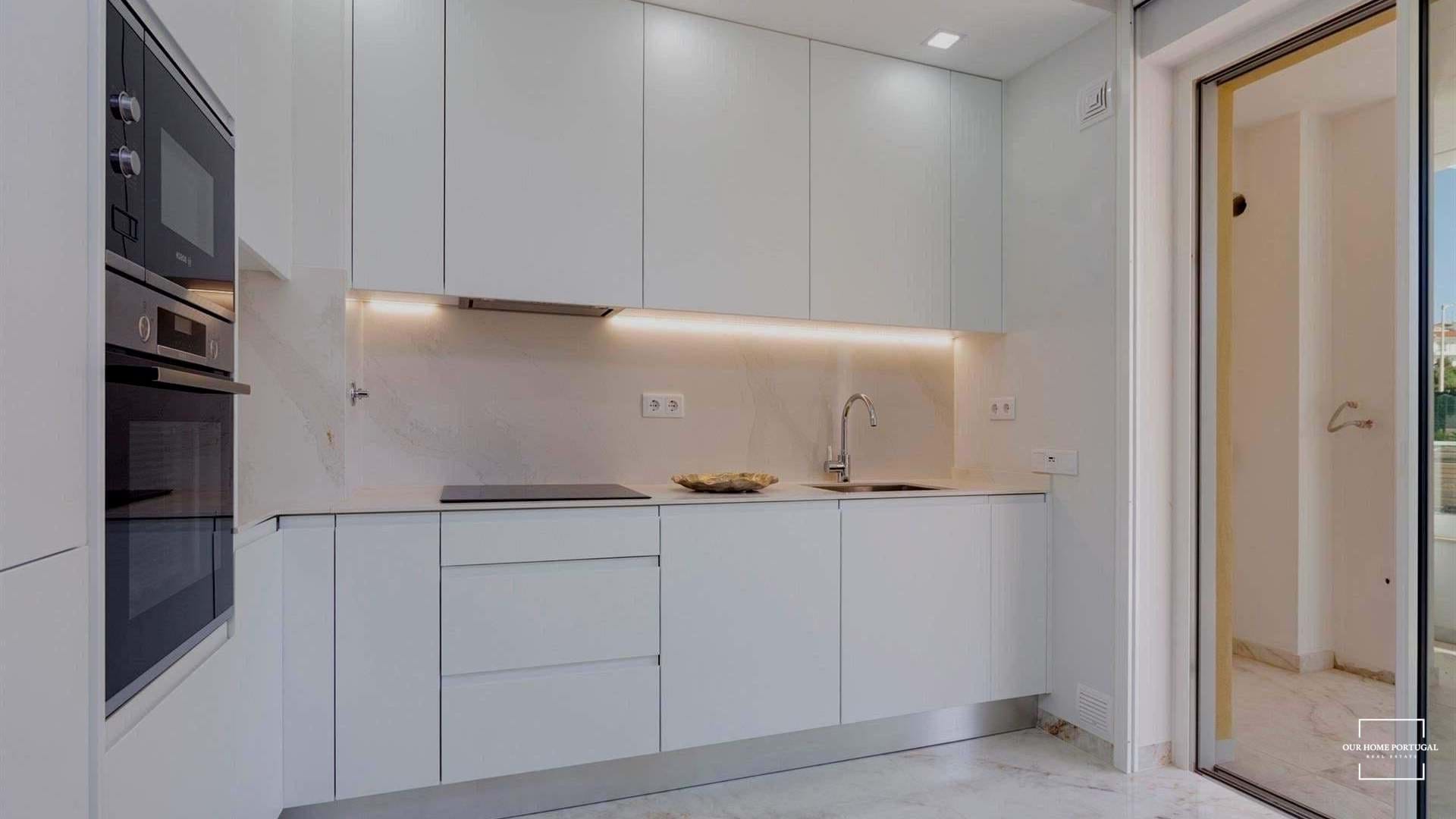 3 Bed, 3 Bath, ApartmentFor Sale, Lagos, Faro, 8600-600