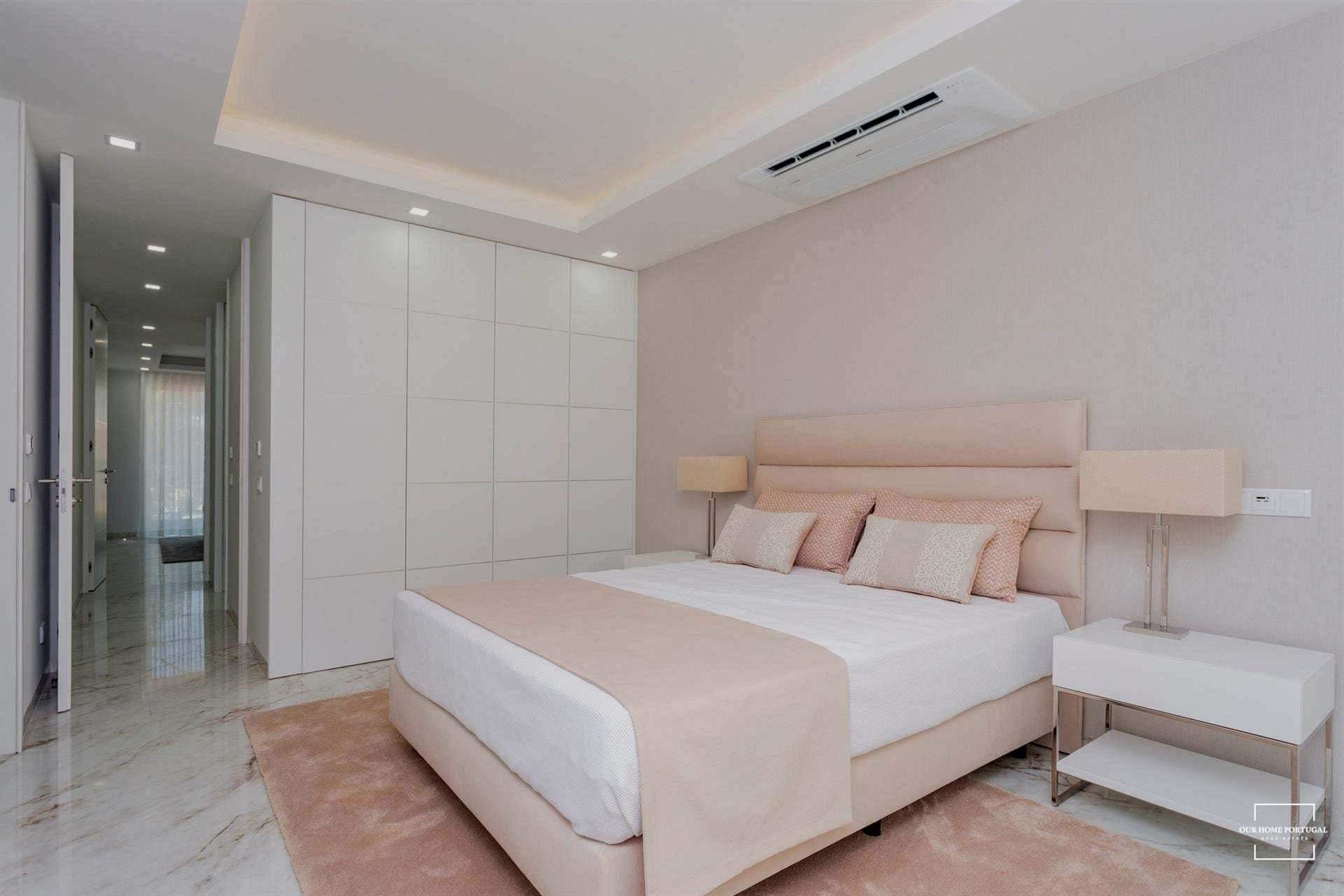 3 Bed, 3 Bath, ApartmentFor Sale, Lagos, Faro, 8600-600