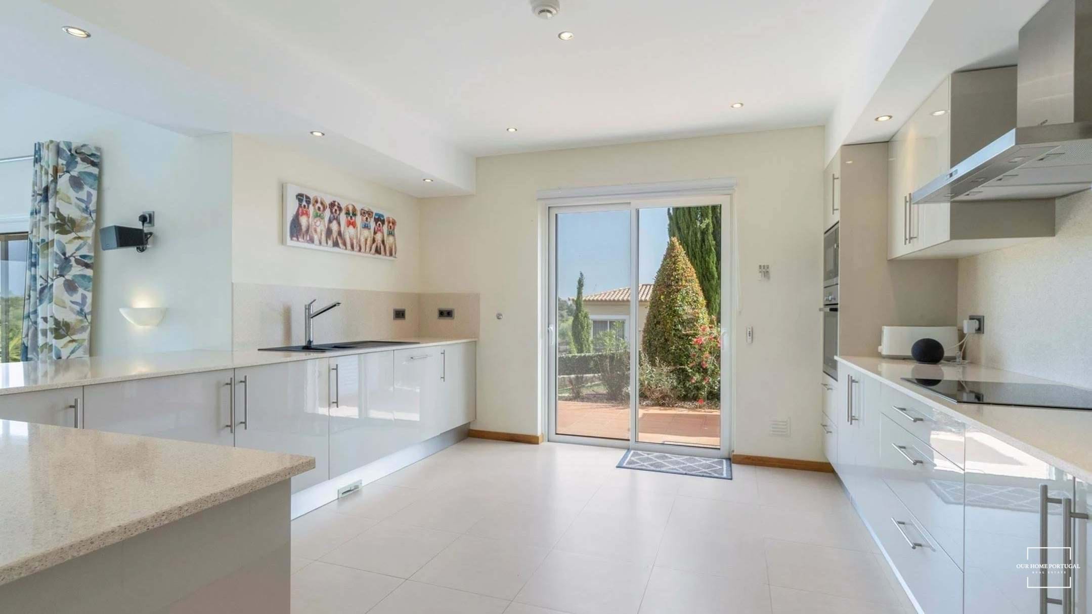 3 Bed, 2 Bath, HouseFor Sale, Lagoa, Faro, 8400-009