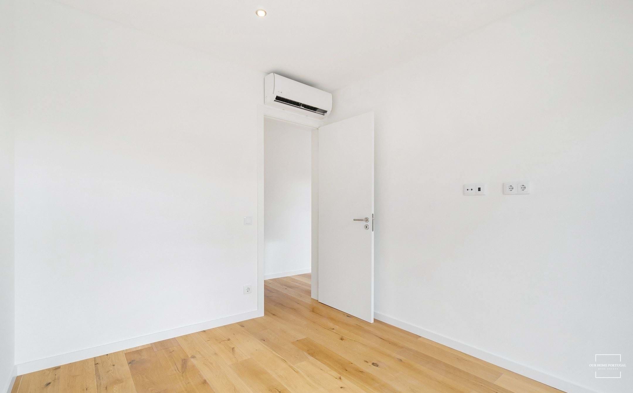 3 Bed, 2 Bath, HouseFor Sale, Lagoa, Faro, 8400-561