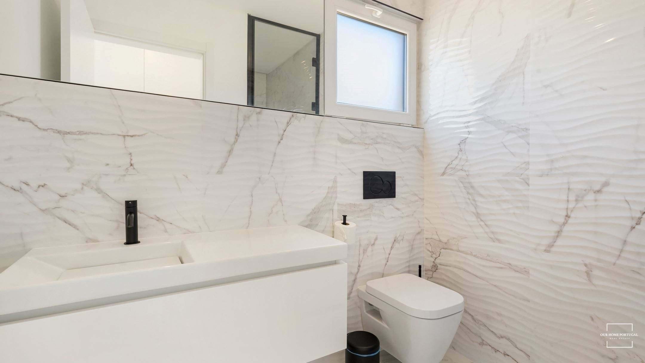 3 Bed, 2 Bath, HouseFor Sale, Lagoa, Faro, 8400-561