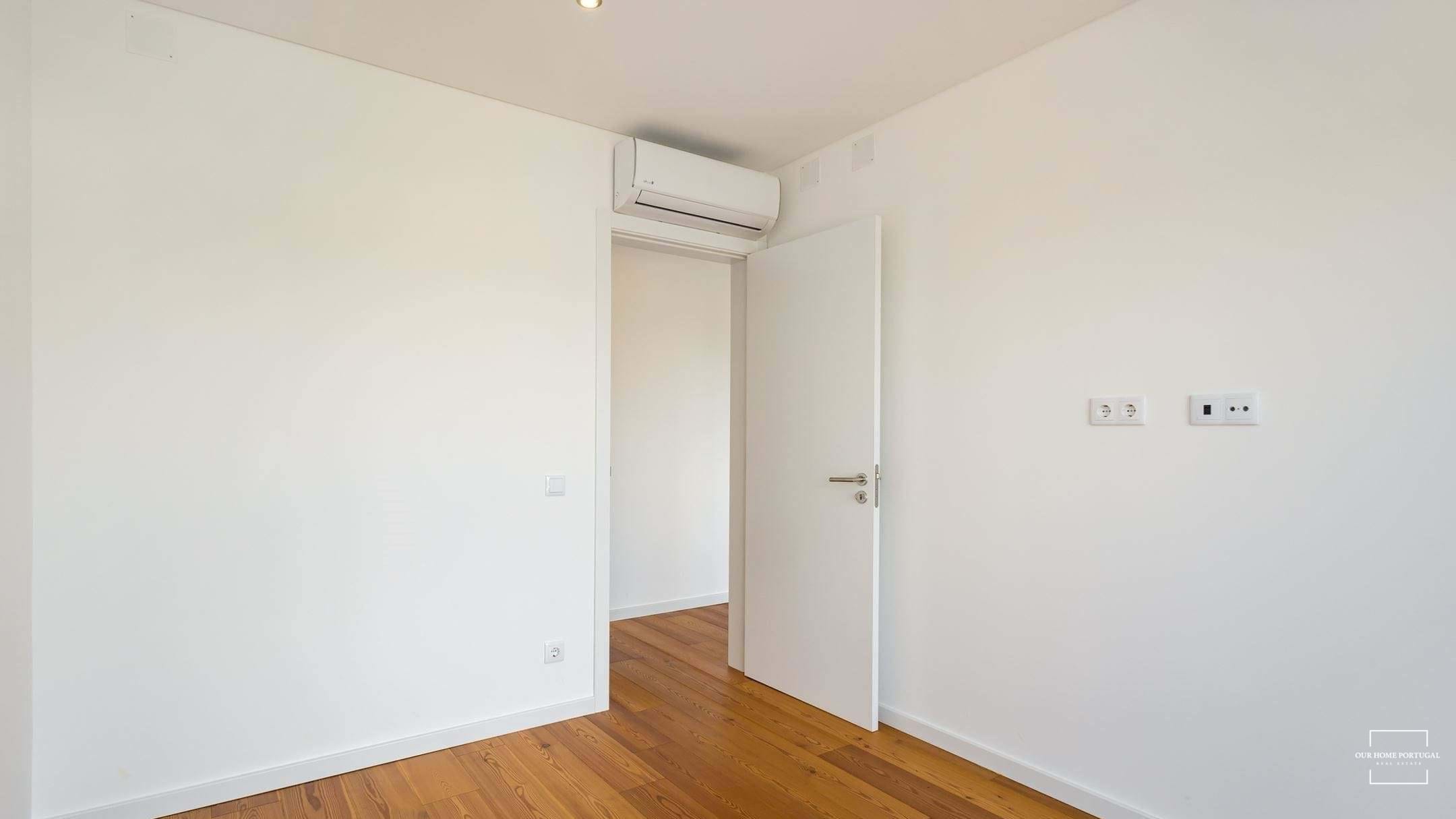 3 Bed, 2 Bath, HouseFor Sale, Lagoa, Faro, 8400-561