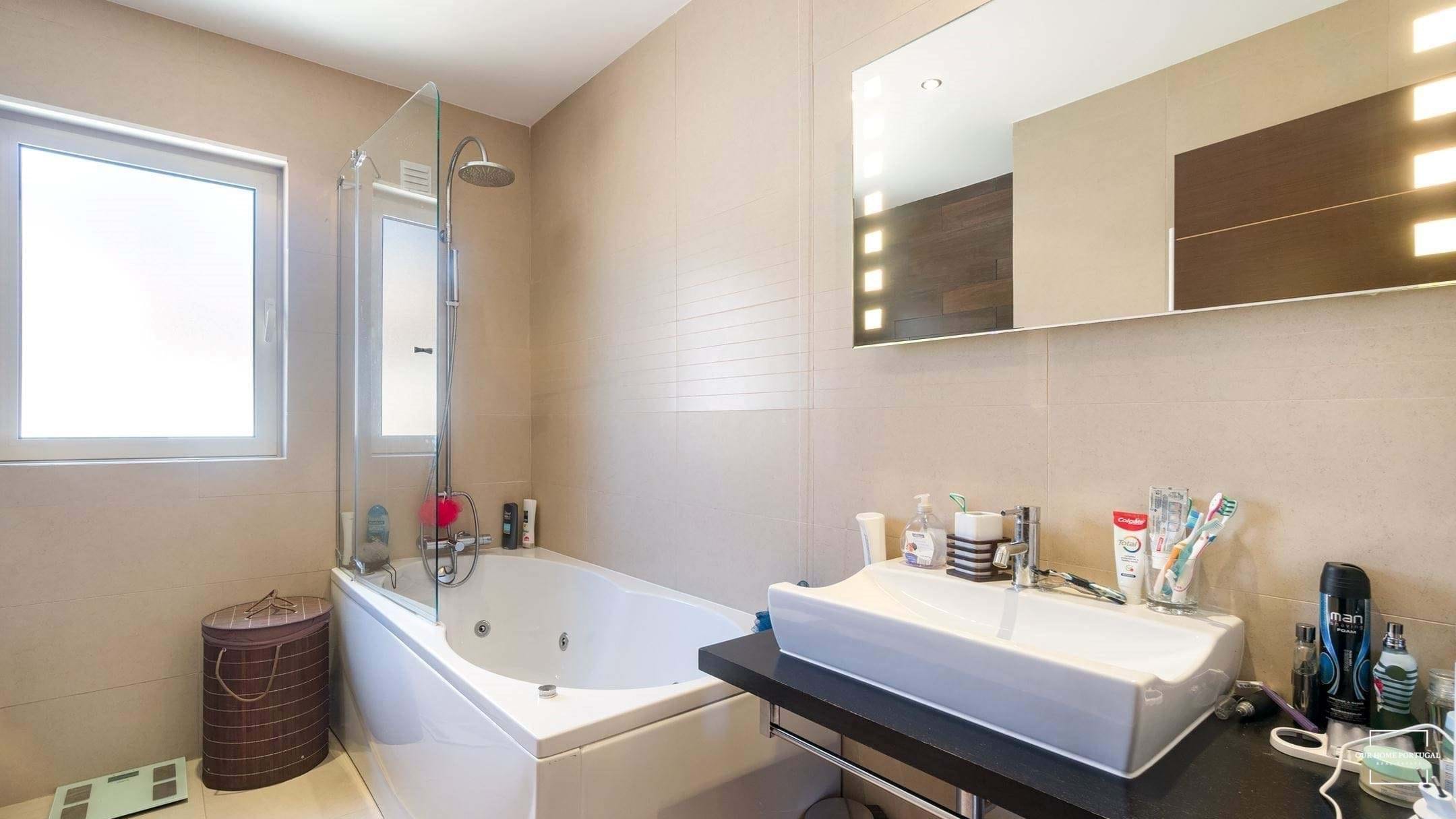 2 Bed, 2 Bath, ApartmentFor Sale, Lagoa, Faro, 8401-908