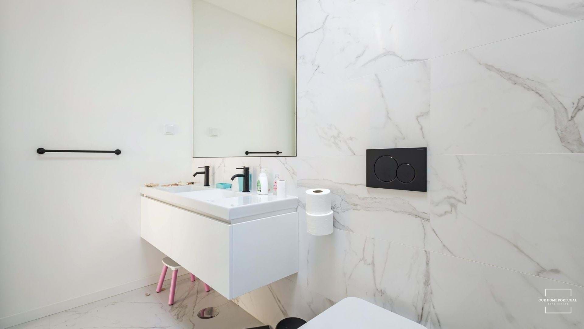 3 Bed, 2 Bath, HouseFor Sale, Lagoa, Faro, 8400-561