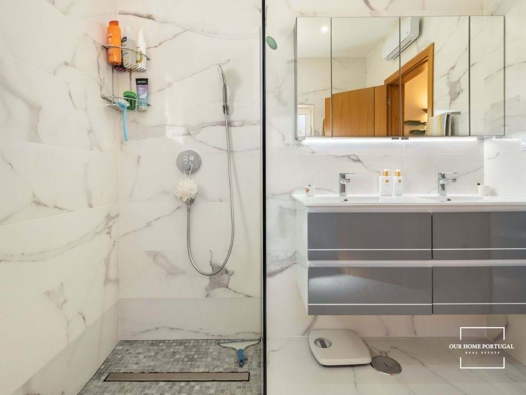 3 Bed, 2 Bath, ApartmentFor Sale, Lagoa, Faro, 8400-143