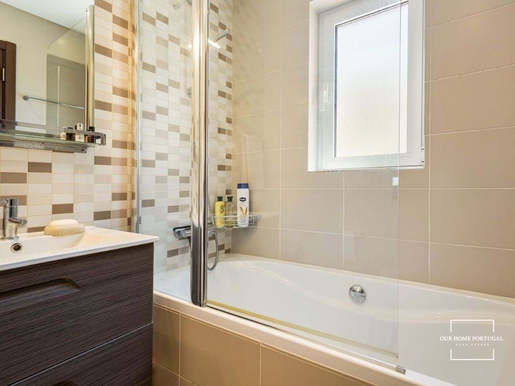 3 Bed, 2 Bath, HouseFor Sale, Lagoa, Faro, 8401-908