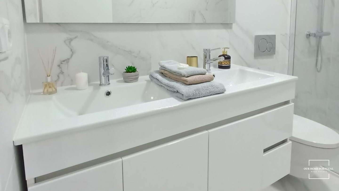 3 Bed, 2 Bath, ApartmentFor Sale, Lisboa, Lisboa, 1500-386