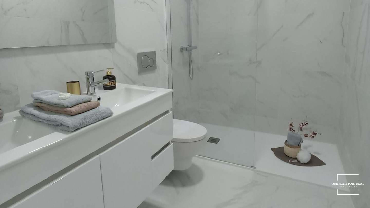 3 Bed, 2 Bath, ApartmentFor Sale, Lisboa, Lisboa, 1500-386