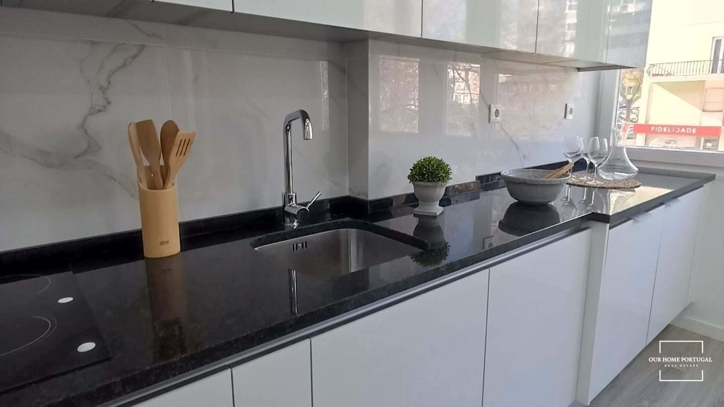 3 Bed, 2 Bath, ApartmentFor Sale, Lisboa, Lisboa, 1500-386