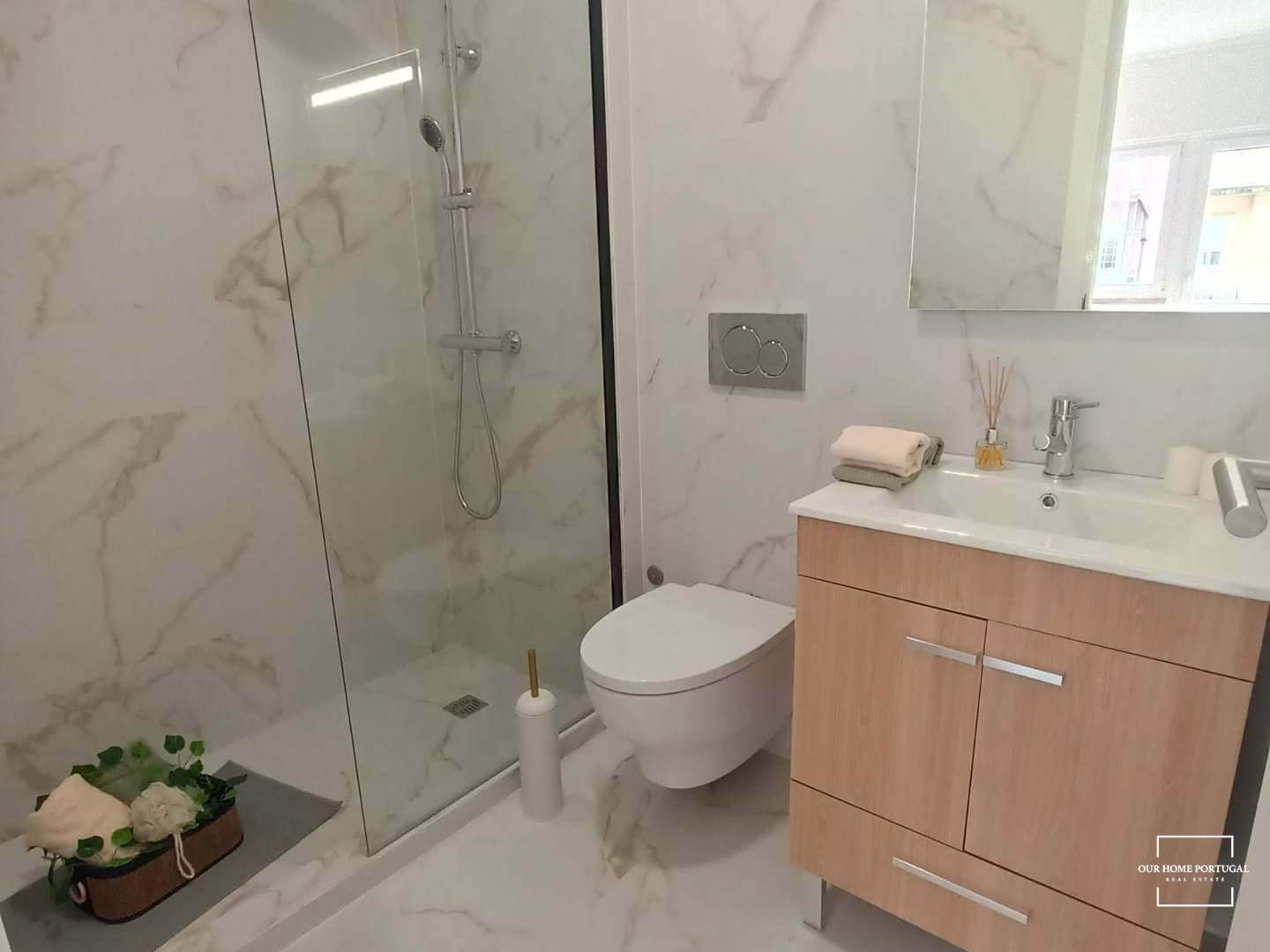 3 Bed, 2 Bath, ApartmentFor Sale, Lisboa, Lisboa, 1170-019