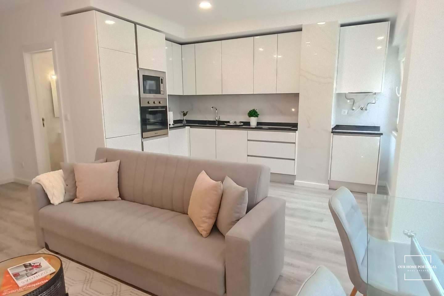 3 Bed, 2 Bath, ApartmentFor Sale, Lisboa, Lisboa