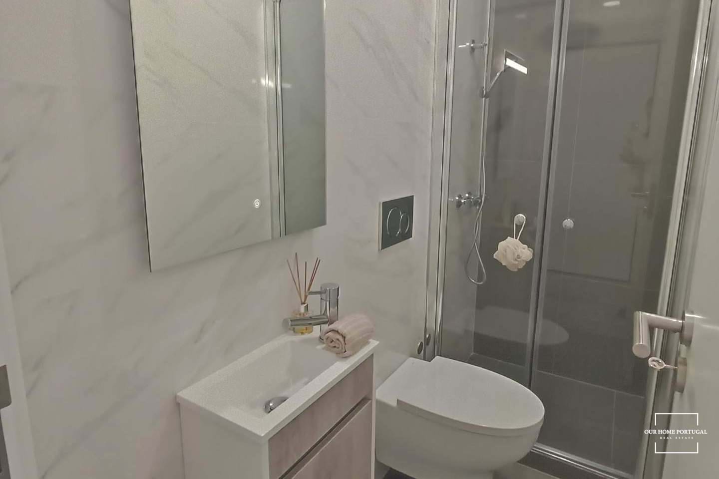 3 Bed, 2 Bath, ApartmentFor Sale, Lisboa, Lisboa