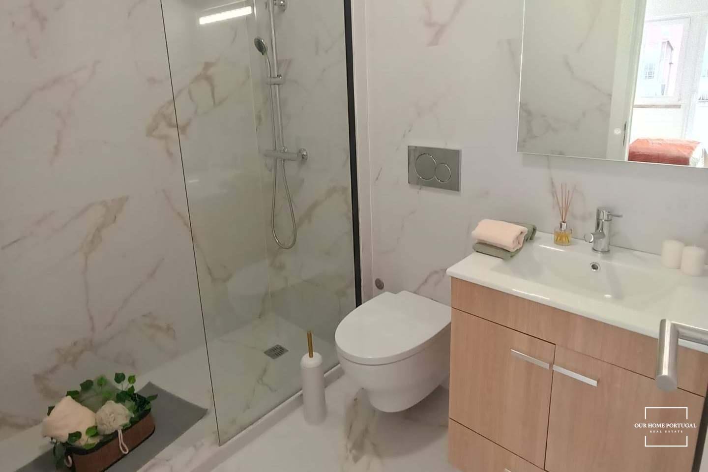 3 Bed, 2 Bath, ApartmentFor Sale, Lisboa, Lisboa