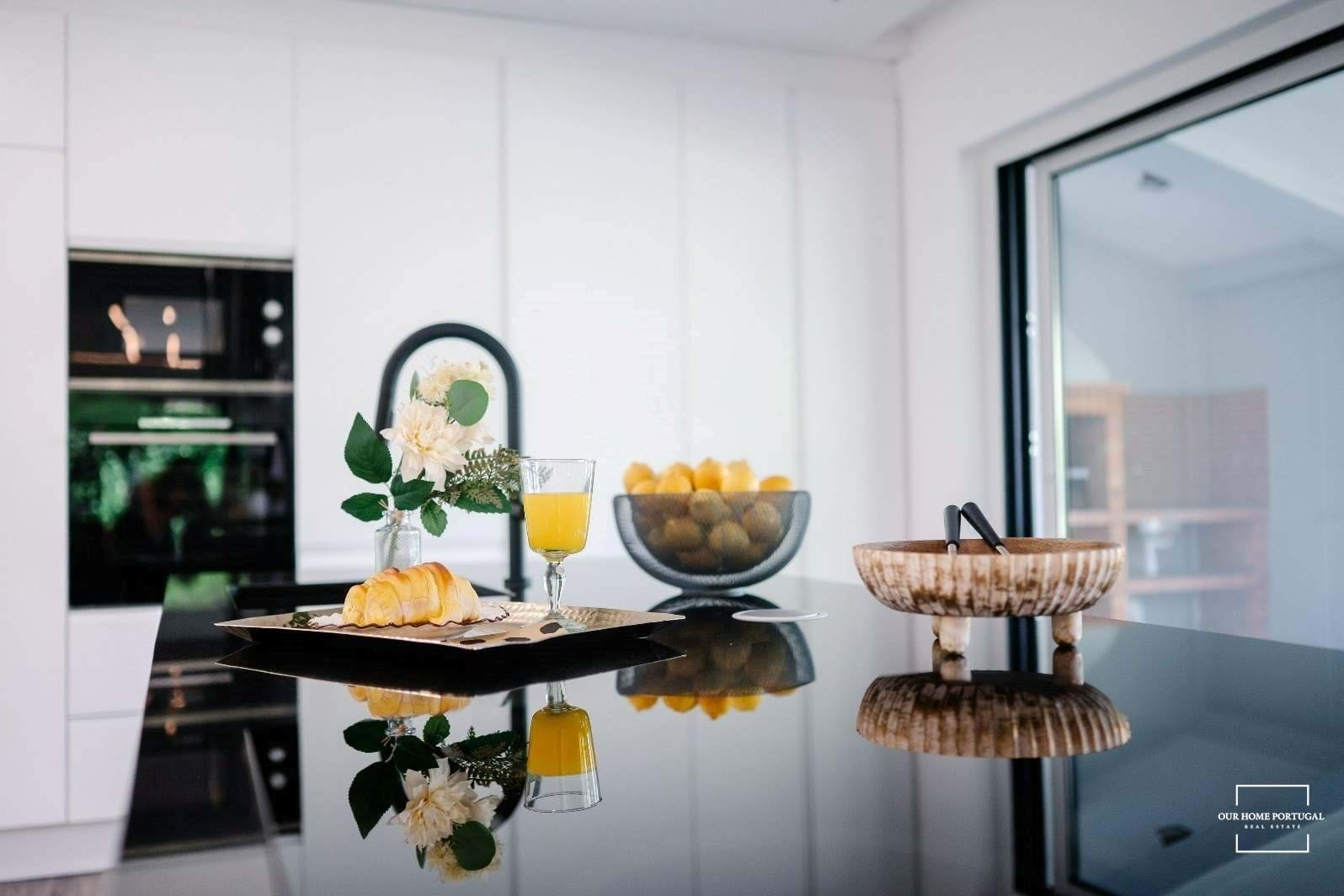 4 Bed, 4 Bath, HouseFor Sale, Almada, Setubal