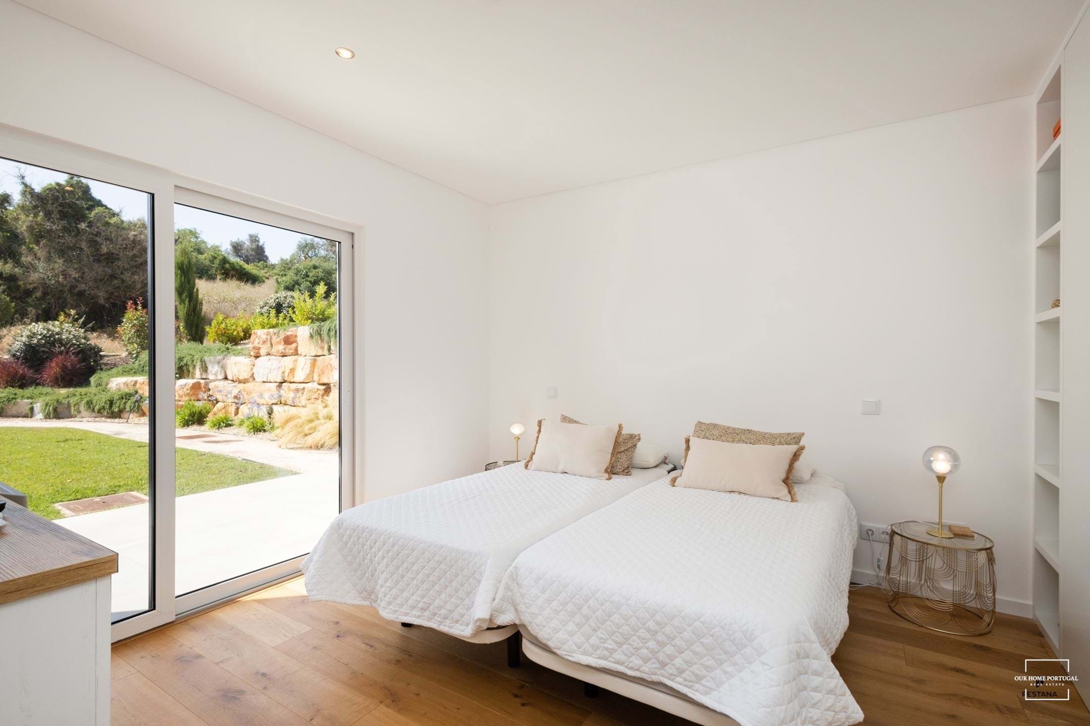 3 Bed, 2 Bath, HouseFor Sale, Lagoa, Faro, 8400-561