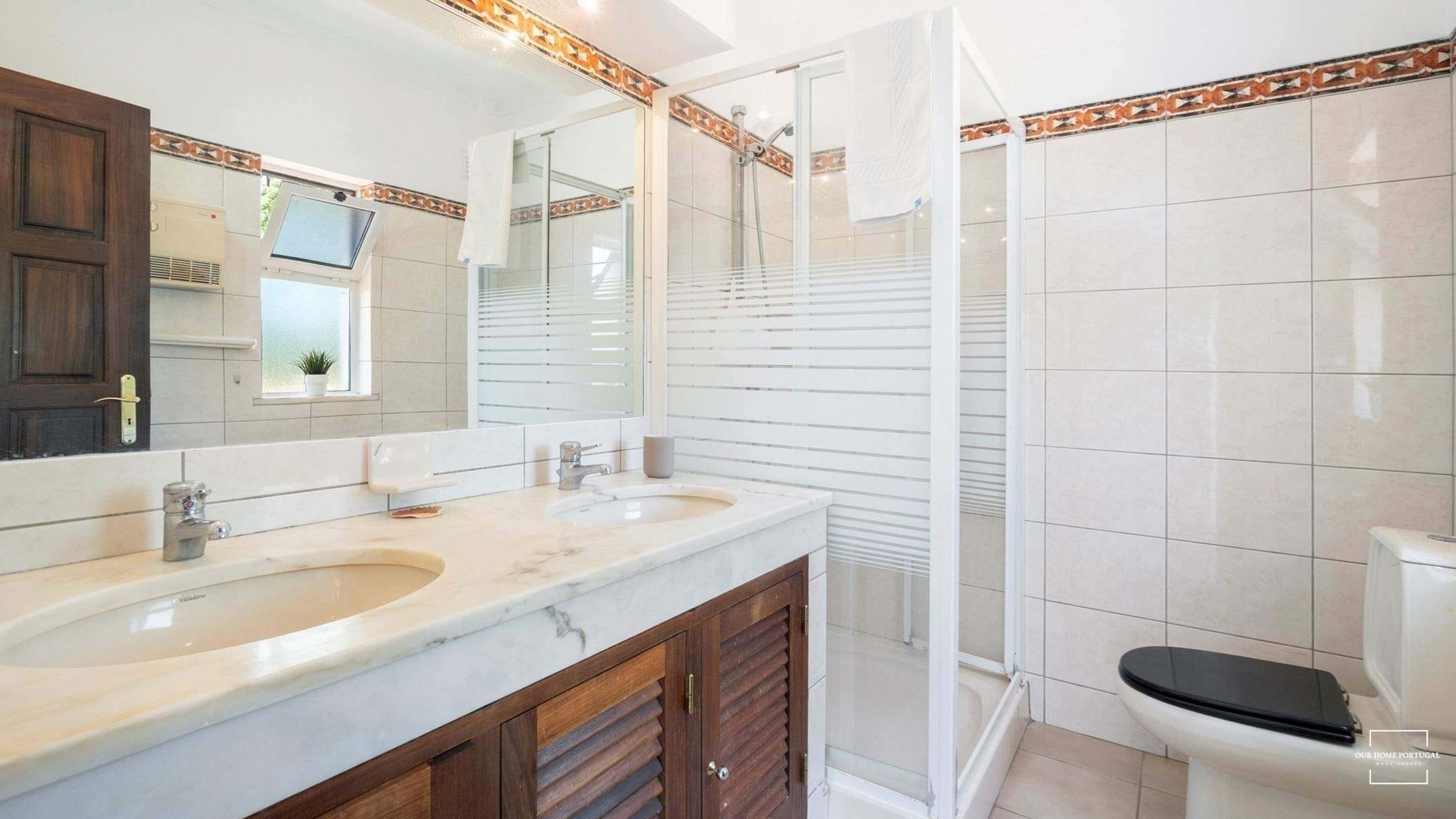 3 Bed, 2 Bath, HouseFor Sale, Lagoa, Faro, 8401-908