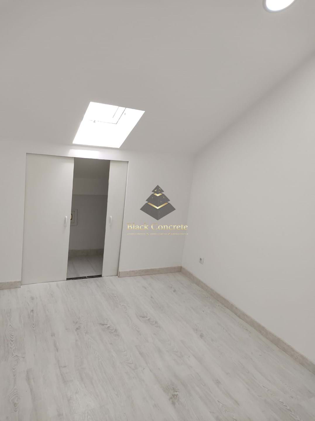 9 Bed, 3 Bath, HouseFor Sale, Lisboa, Lisboa, 1300-003