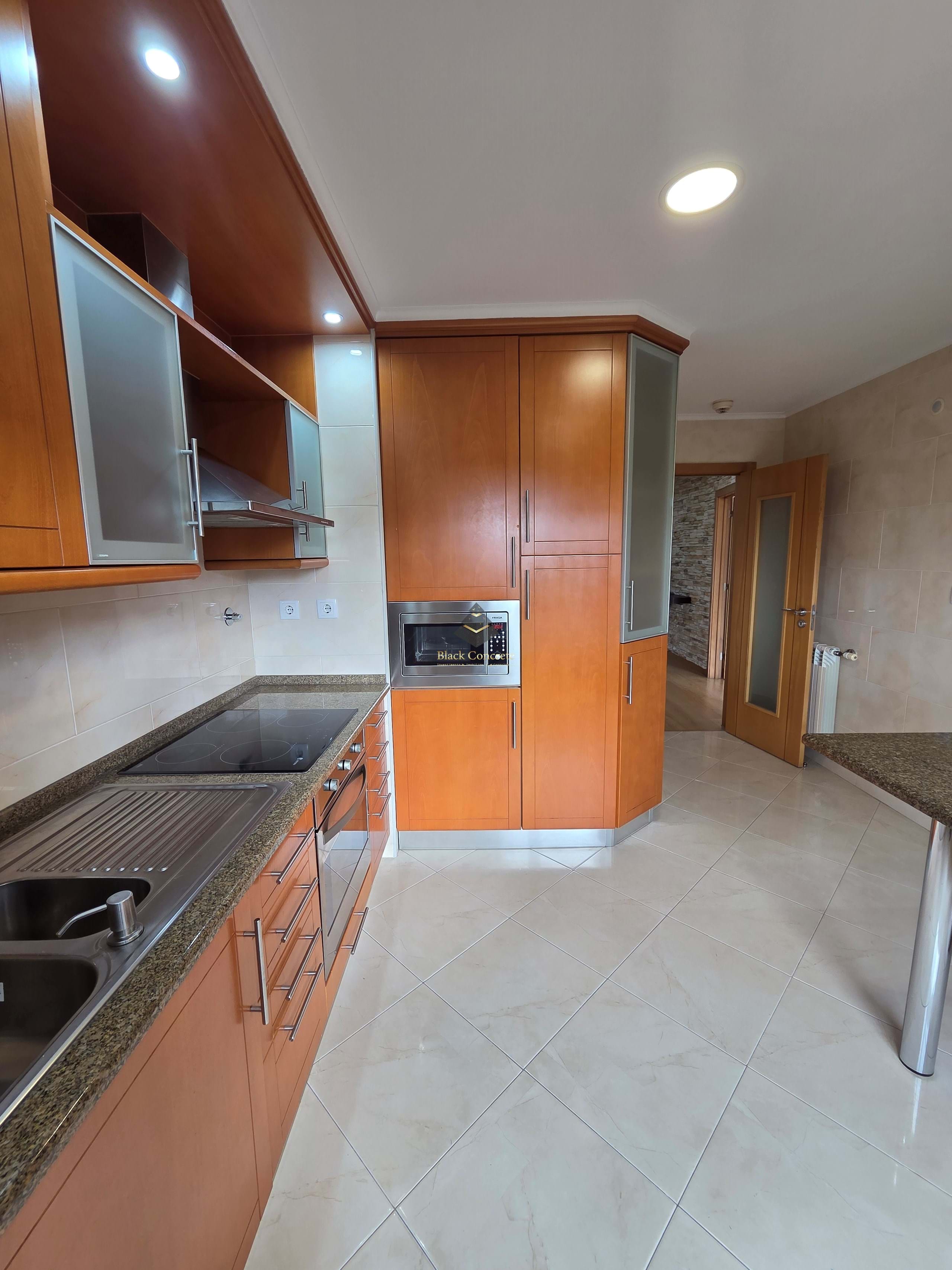3 Bed, 2 Bath, ApartmentFor Sale, Odivelas, Lisboa, 2675-669