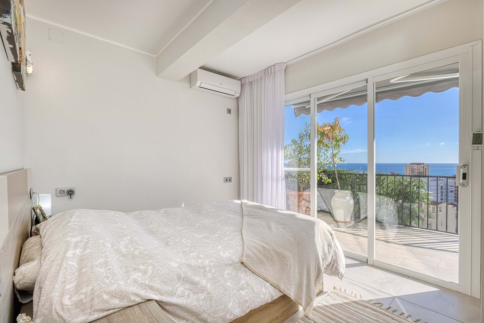 Malaga, Andalusia, 29640, 3 Bedrooms Bedrooms, ,5 BathroomsBathrooms,For Sale,TORB-VAN-01