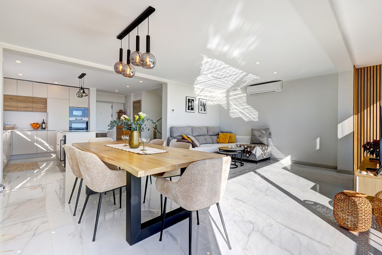 Malaga, Andalusia, 29640, 3 Bedrooms Bedrooms, ,5 BathroomsBathrooms,For Sale,TORB-VAN-01