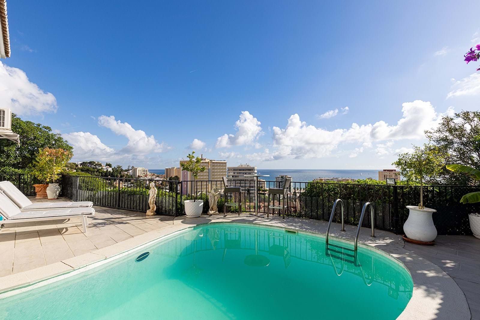 Malaga, Andalusia, 29640, 3 Bedrooms Bedrooms, ,5 BathroomsBathrooms,For Sale,TORB-VAN-01