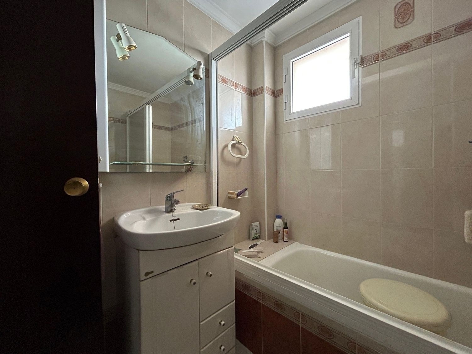 4 Bed, 2 Bath, ApartmentFor Sale, Malaga, Andalusia, 29631