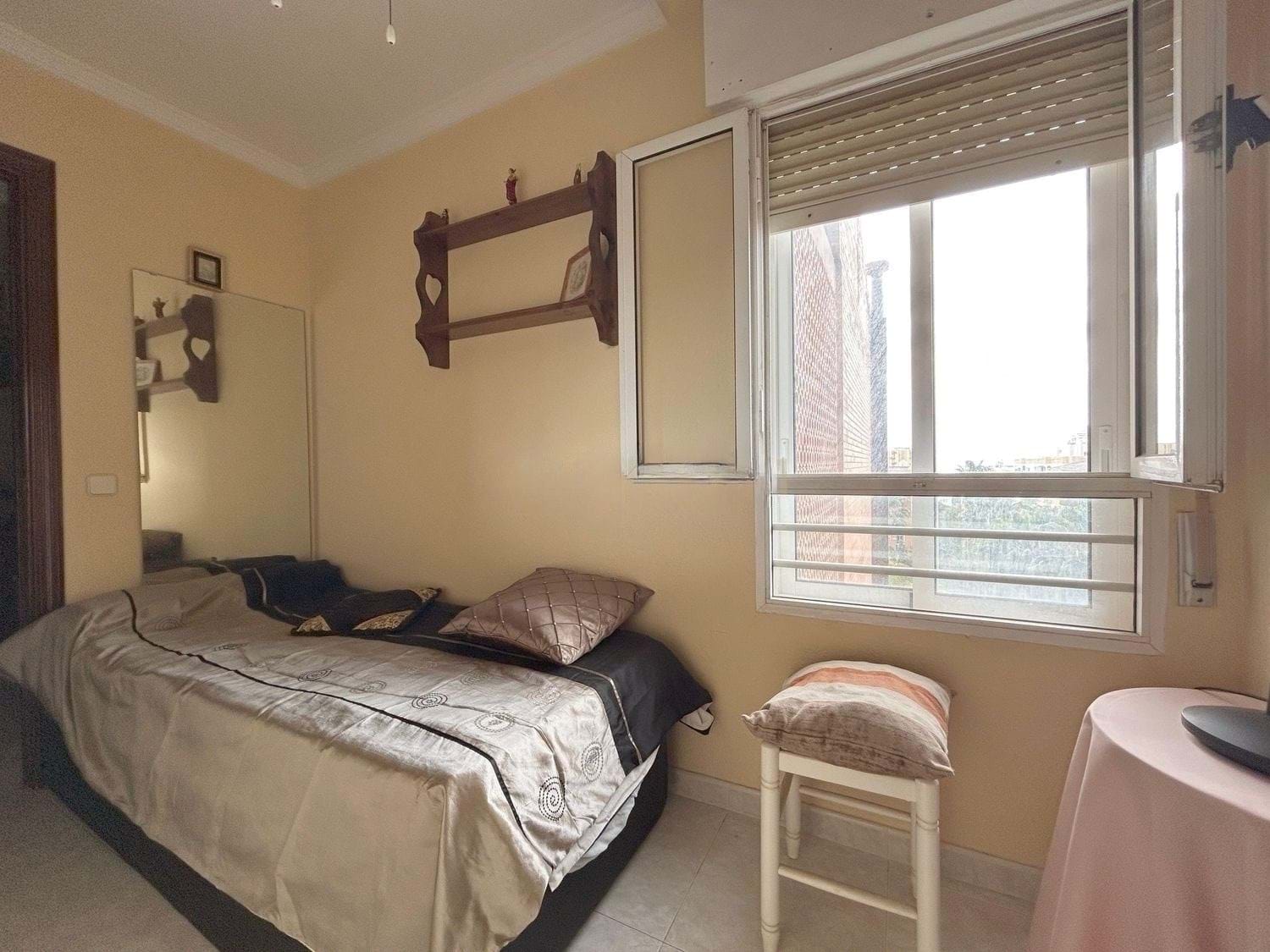 4 Bed, 2 Bath, ApartmentFor Sale, Malaga, Andalusia, 29631