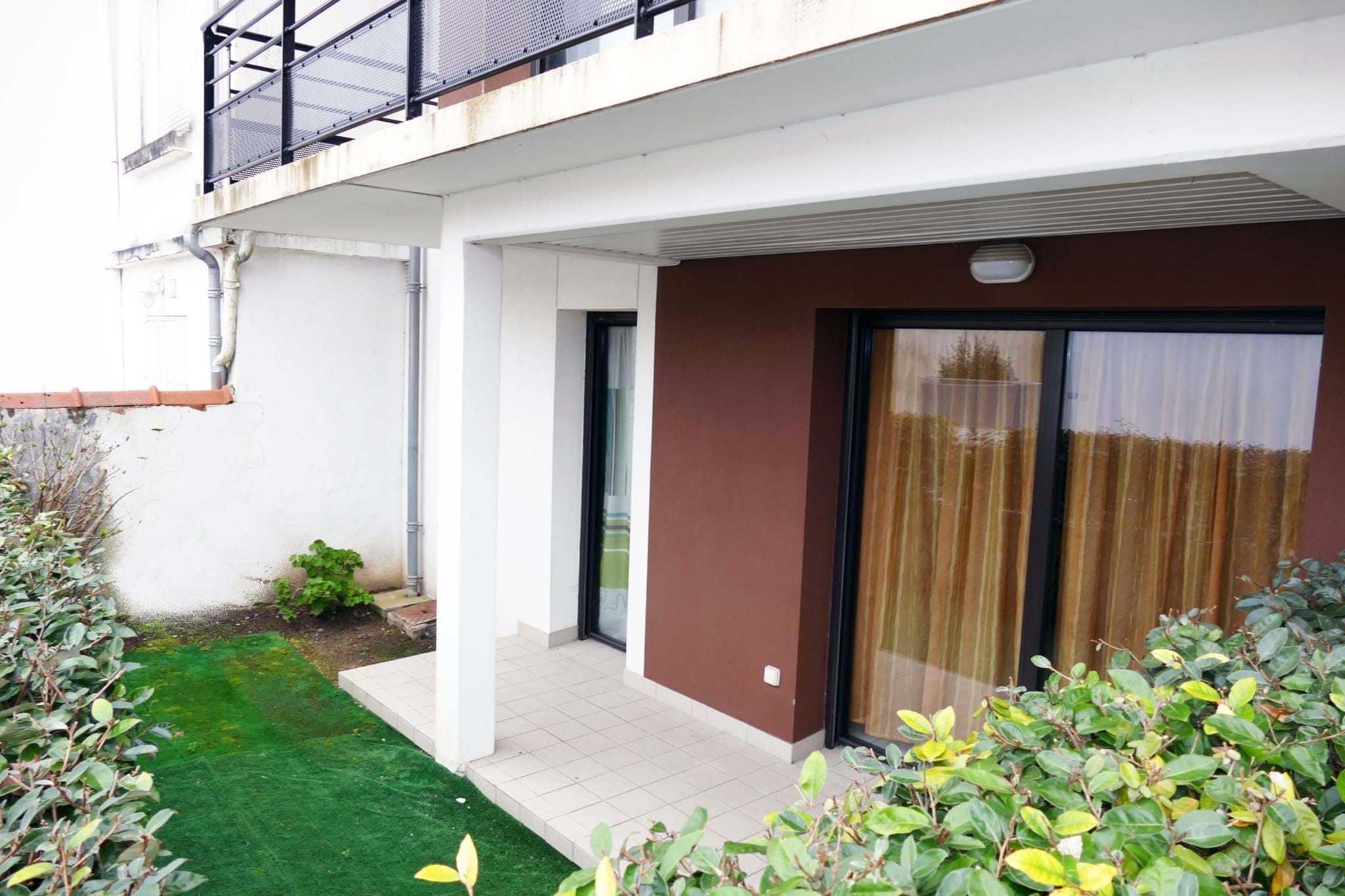 2 Bed, 1 Bath, ApartmentFor Sale, Rochefort, Charente-Maritime, 17200