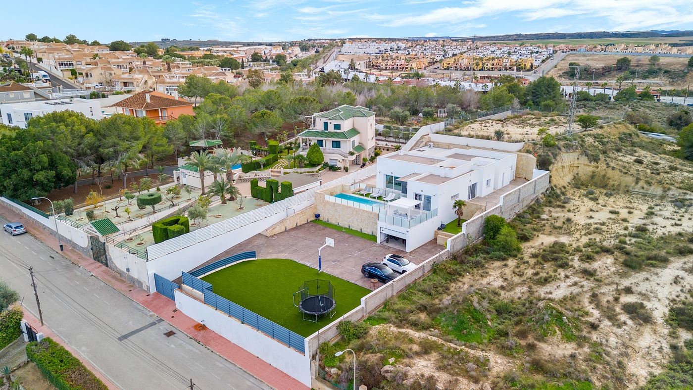 4 Bed, 3 Bath, HouseFor Sale, Algorfa, Alicante
