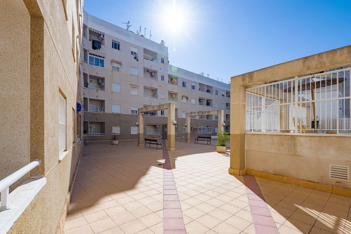 2 Bed, 1 Bath, ApartmentFor Sale, Parque De Las Naciones, Alicante