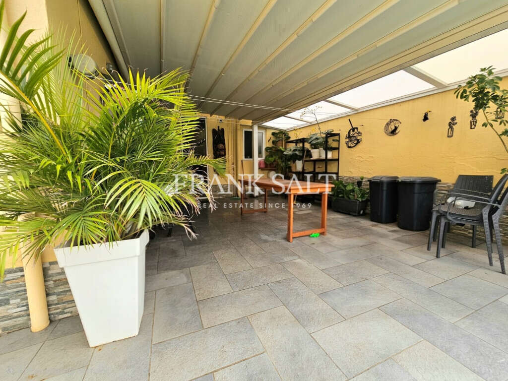 Paola, 3 Bedrooms Bedrooms, ,1 BathroomBathrooms,For Sale,FRSA-926756