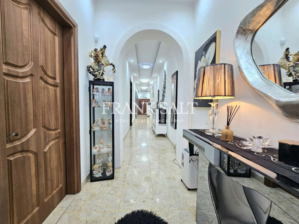 Paola, 3 Bedrooms Bedrooms, ,1 BathroomBathrooms,For Sale,FRSA-926756