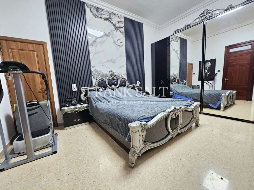 Paola, 3 Bedrooms Bedrooms, ,1 BathroomBathrooms,For Sale,FRSA-926756