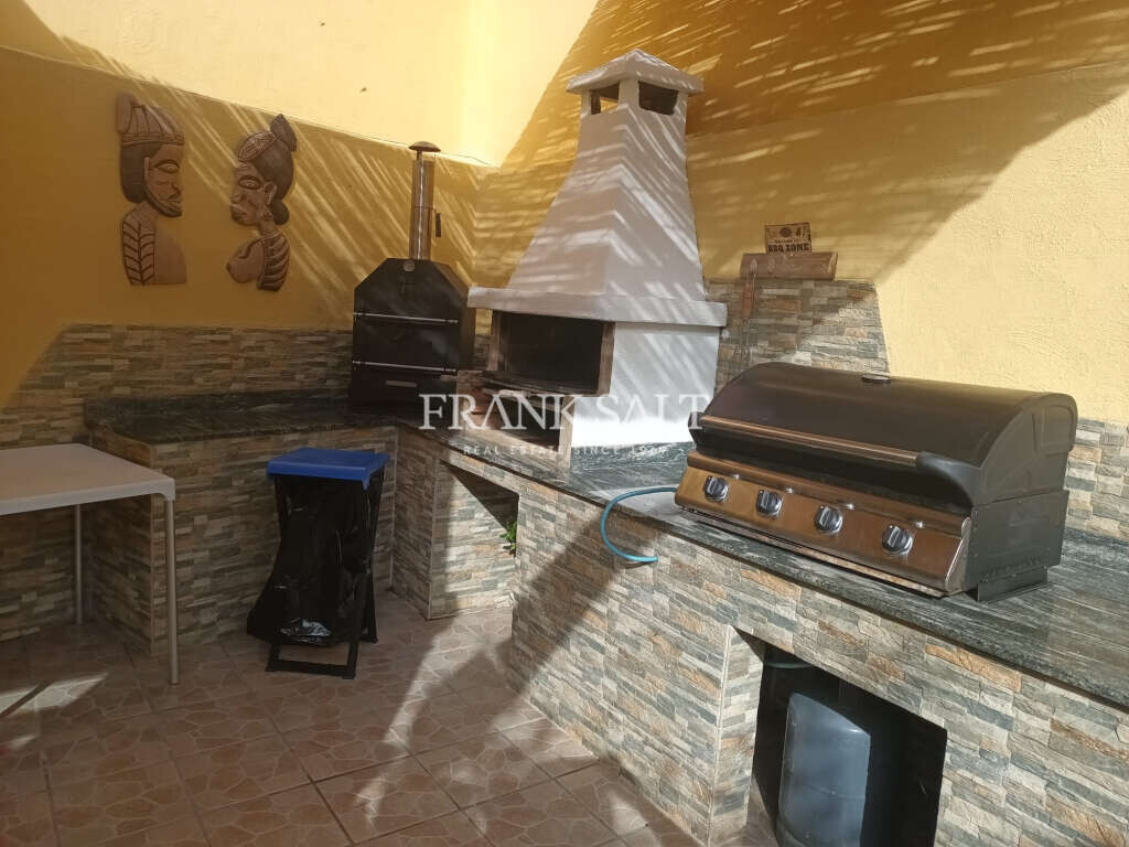 Paola, 3 Bedrooms Bedrooms, ,1 BathroomBathrooms,For Sale,FRSA-926756