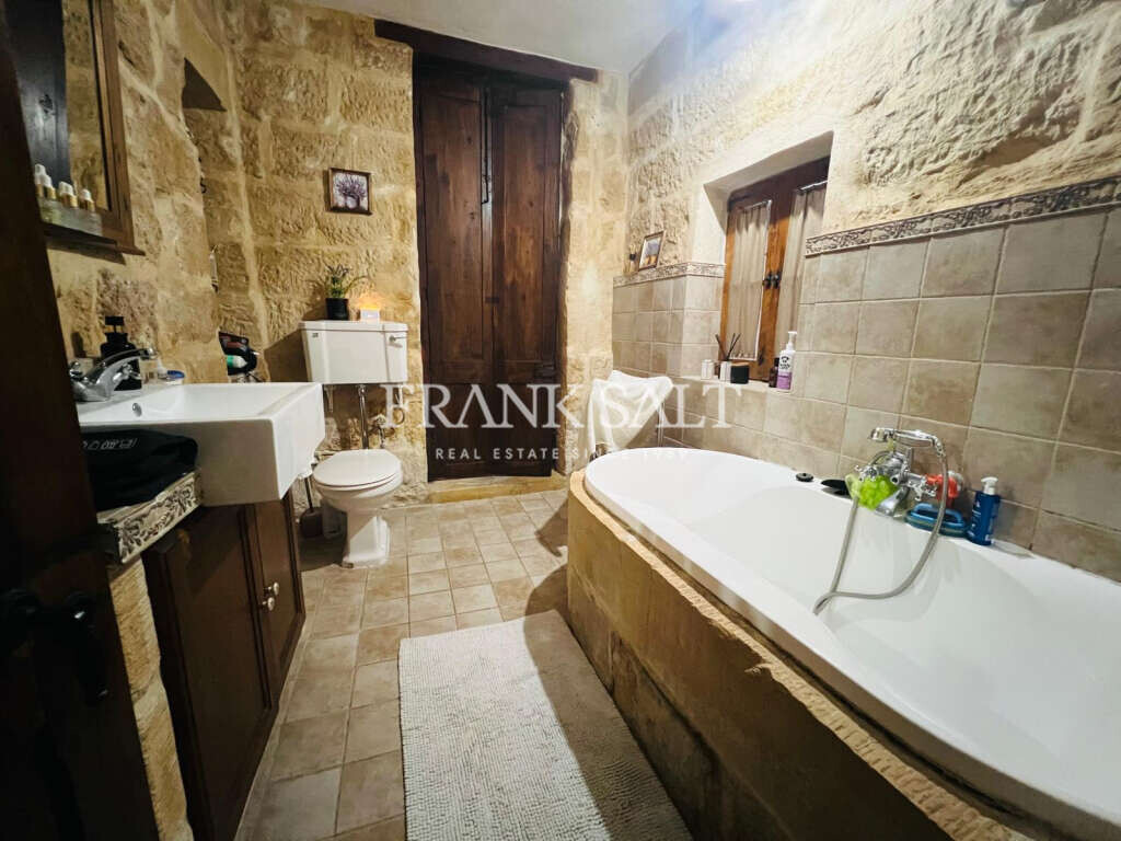 Zejtun, 2 Bedrooms Bedrooms, ,2 BathroomsBathrooms,For Sale,FRSA-926673