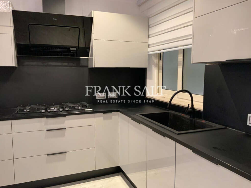 Sliema, 3 Bedrooms Bedrooms, ,2 BathroomsBathrooms,For Sale,FRSA-926565