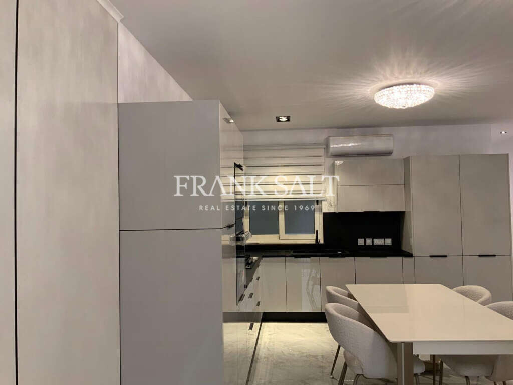 Sliema, 3 Bedrooms Bedrooms, ,2 BathroomsBathrooms,For Sale,FRSA-926565