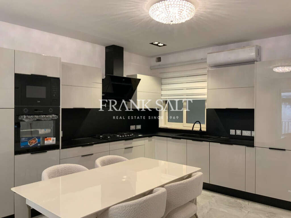 Sliema, 3 Bedrooms Bedrooms, ,2 BathroomsBathrooms,For Sale,FRSA-926565
