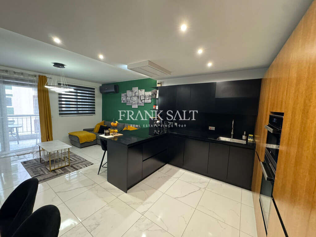 Qawra, 3 Bedrooms Bedrooms, ,1 BathroomBathrooms,For Sale,FRSA-926305