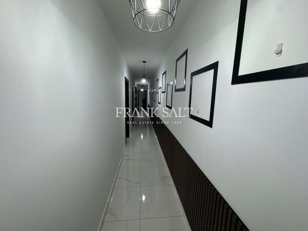 Qawra, 3 Bedrooms Bedrooms, ,1 BathroomBathrooms,For Sale,FRSA-926305