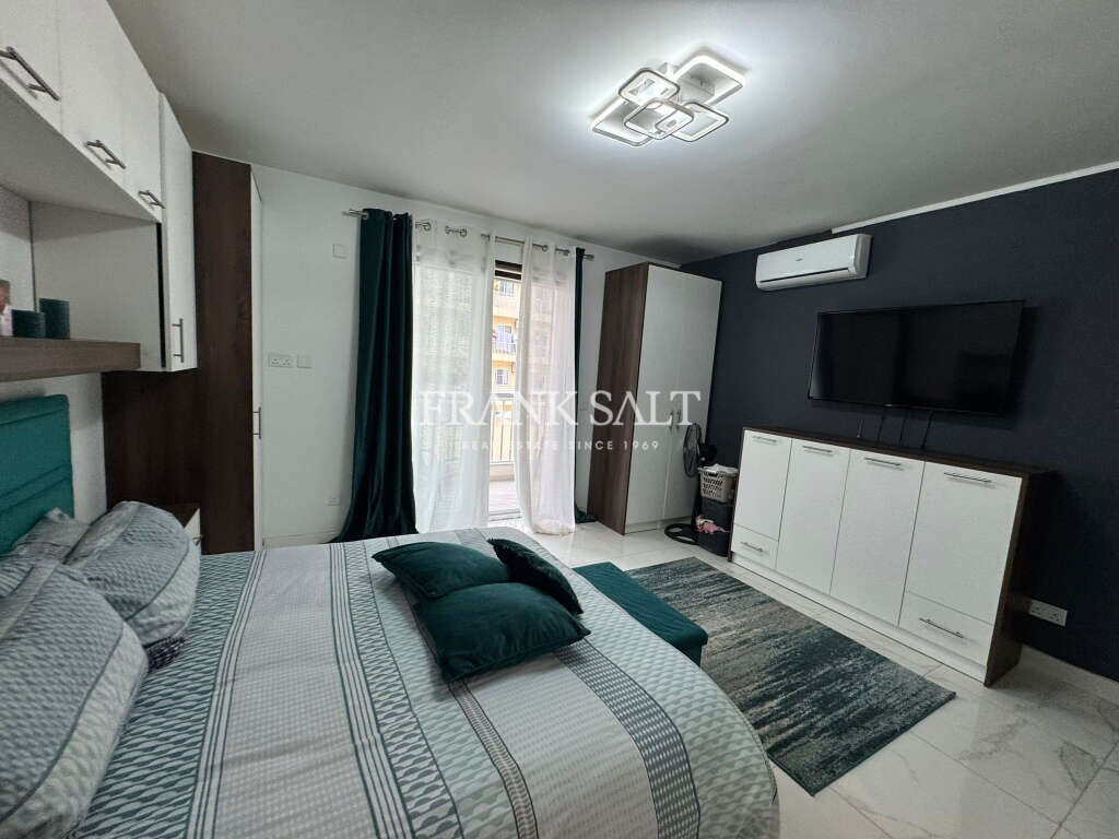 Qawra, 3 Bedrooms Bedrooms, ,1 BathroomBathrooms,For Sale,FRSA-926305