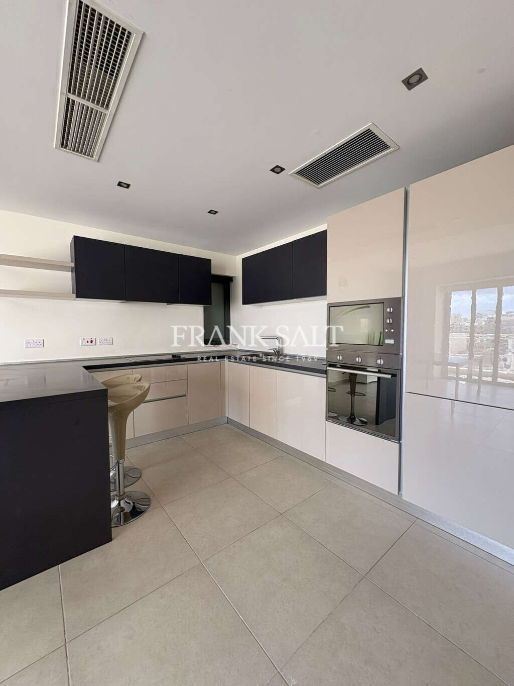 Ta Monita, 3 Bedrooms Bedrooms, ,2 BathroomsBathrooms,For Sale,FRSA-926484