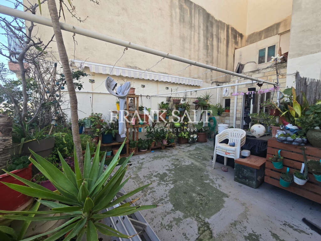 Sliema, 3 Bedrooms Bedrooms, ,2 BathroomsBathrooms,For Sale,FRSA-926335
