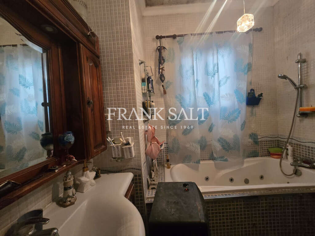 Sliema, 3 Bedrooms Bedrooms, ,2 BathroomsBathrooms,For Sale,FRSA-926335