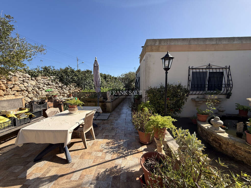 Dingli, 3 Bedrooms Bedrooms, ,2 BathroomsBathrooms,For Sale,FRSA-926563