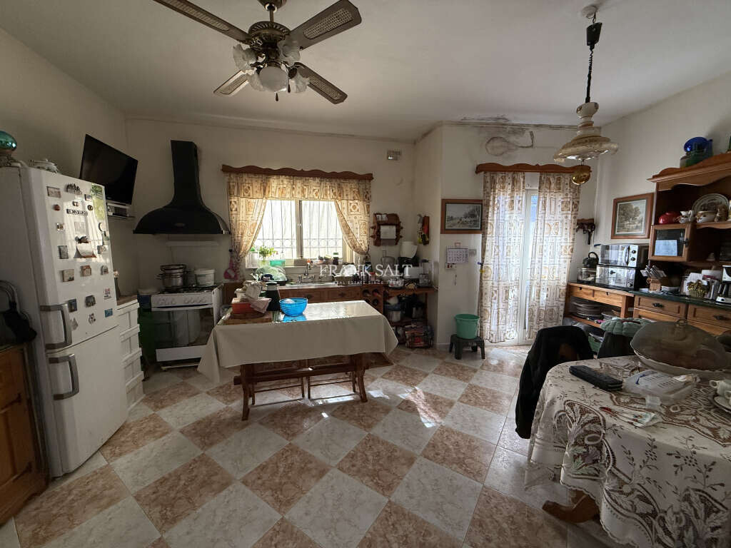 Dingli, 3 Bedrooms Bedrooms, ,2 BathroomsBathrooms,For Sale,FRSA-926563